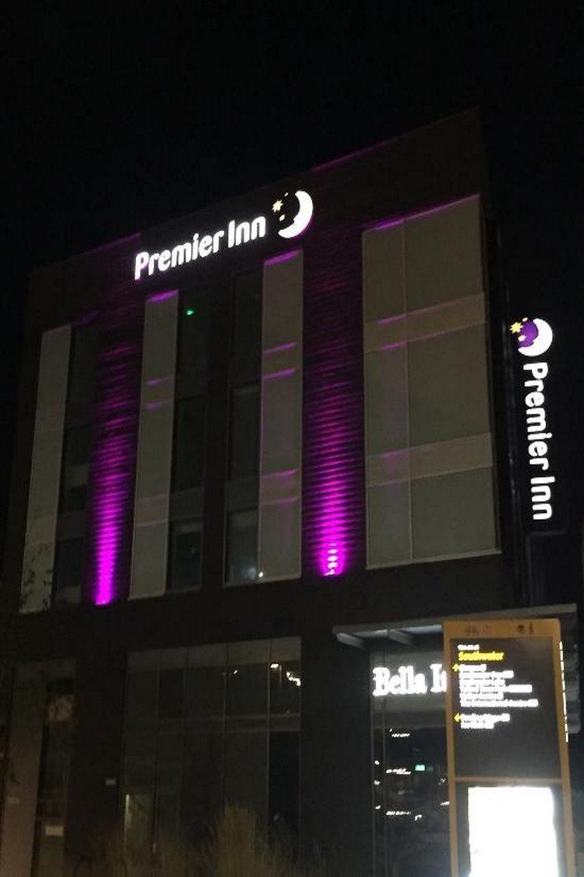 Premier Inn 特尔福德 外观 照片